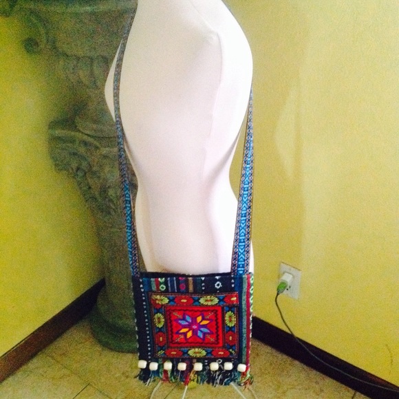 🆒🆕Crossbody Fully Embroidered Purse!! NWOT!!🆒🆕 - Picture 4 of 4