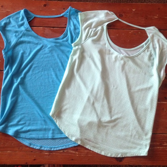 Under armour loose fitting workout Tees