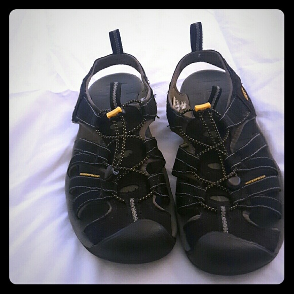 Black climbing sandals