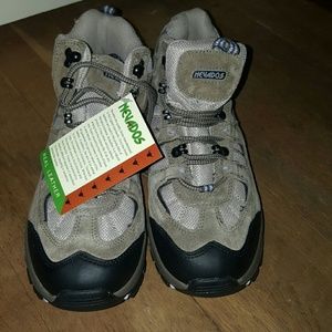 BRAND NEW, WITH TAGS Women's Hiking Boots