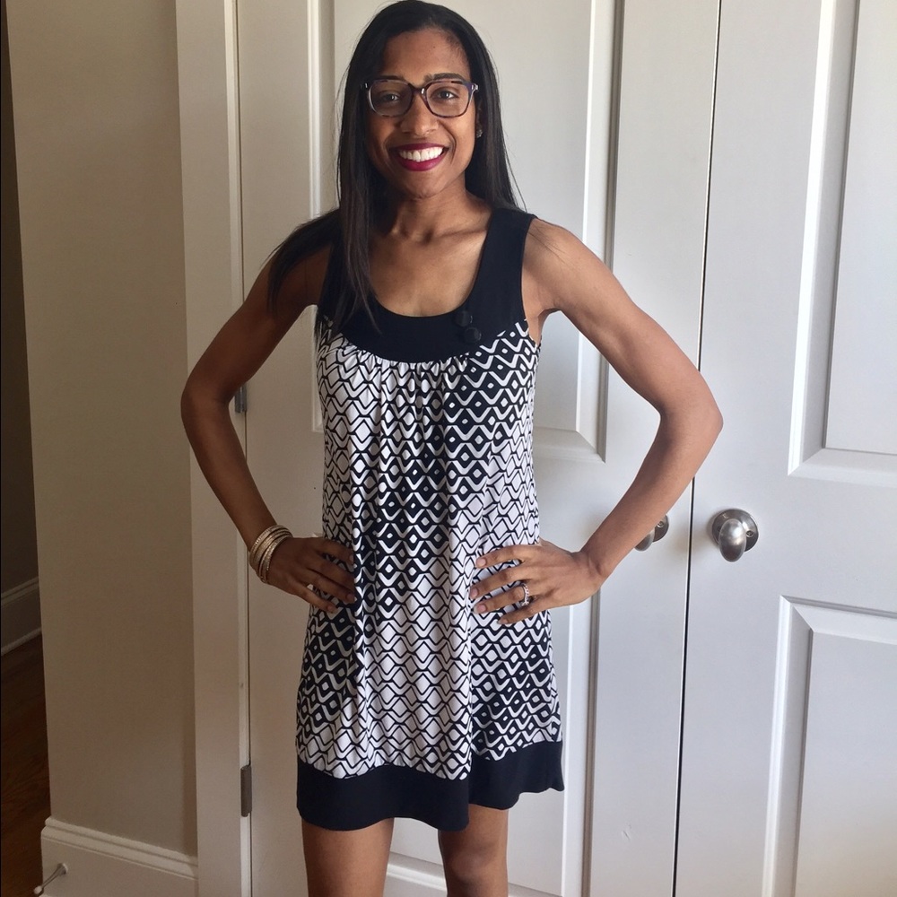 Adorable Black & White Geo Print Dress sz S