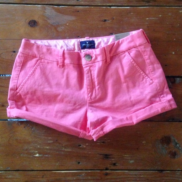 American Eagle bubble gum pink midi low rise short