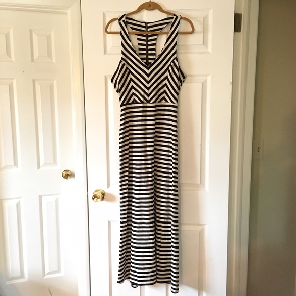 Black & white racerback maxi dress