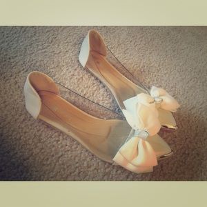 Cream and gold, bowed pointed toes flats.