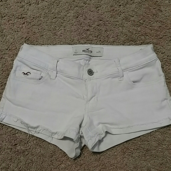 Low rise short-short white denim shorts