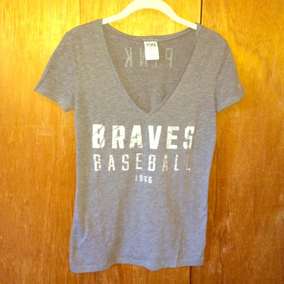 VS Pink MLB Braves v-neck t-shirt