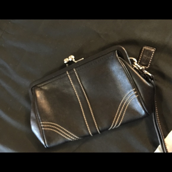 authentic coach wristlet.*price reduction*