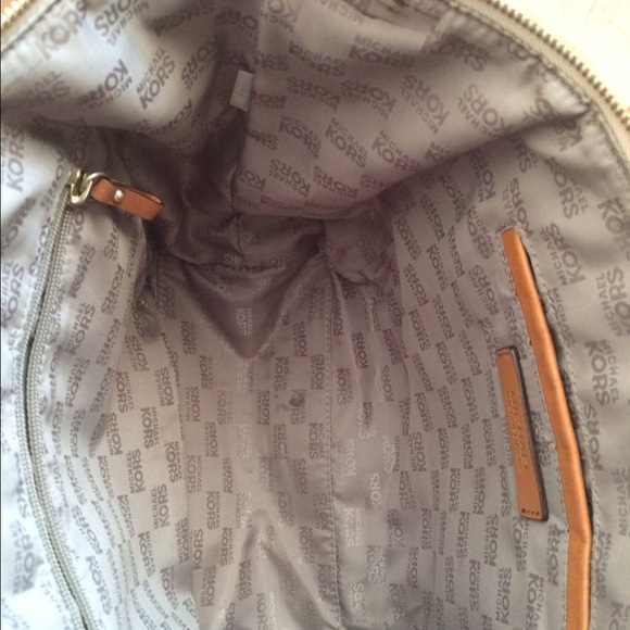 ‼️Sold‼️Michael Kors tote - Picture 3 of 4