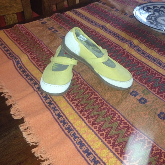 Casual shoes