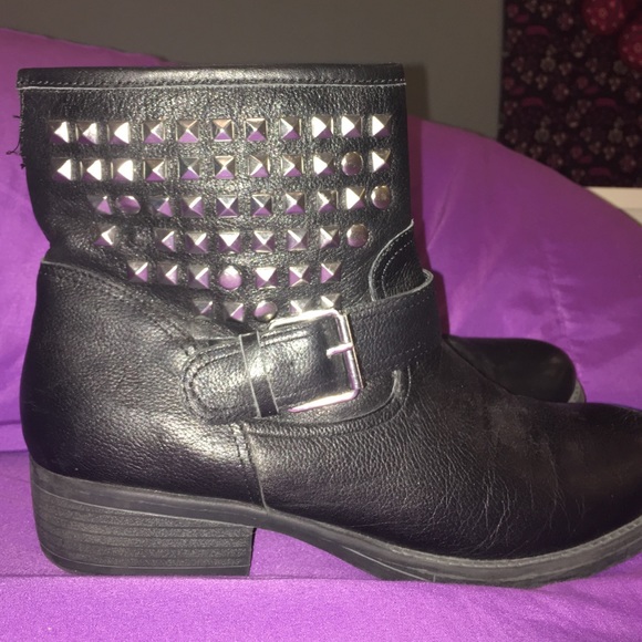 SALE👑⚫️⚪️Steve Madden black booties