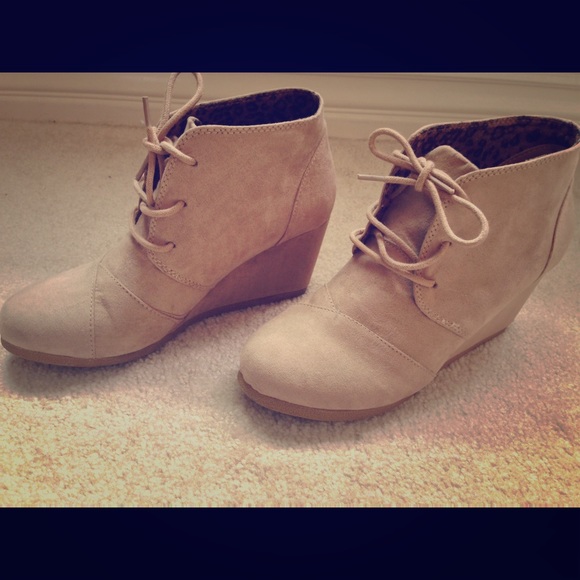 Nude/Tan ankle booties