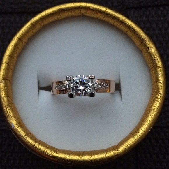 18k Gold CZ Diamond Ring💎 - Picture 3 of 4