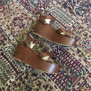 BROWN PLATFORM SANDALS