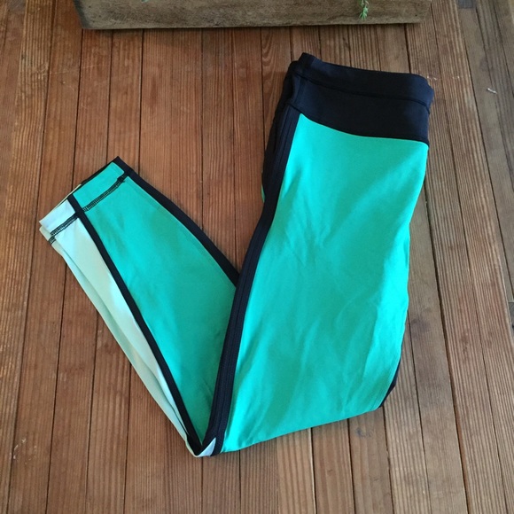NWOT Lululemon crop pants--8