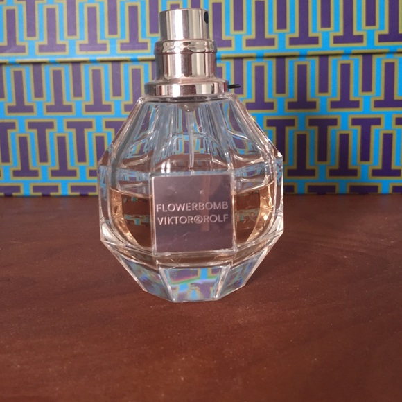 Flowerbomb perfume