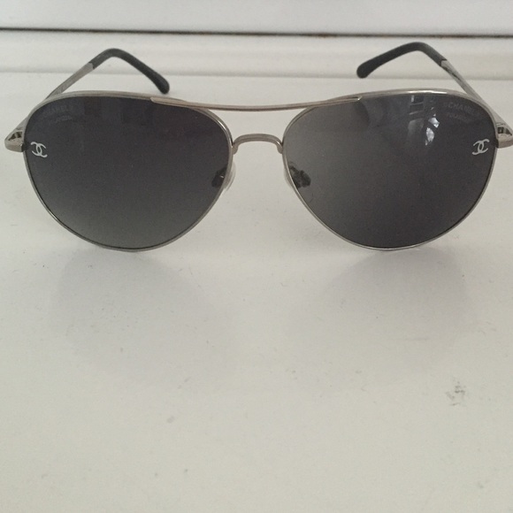 Chanel signature pilot sunglasses in silver/grey