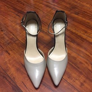 Black & tan BCBG heels