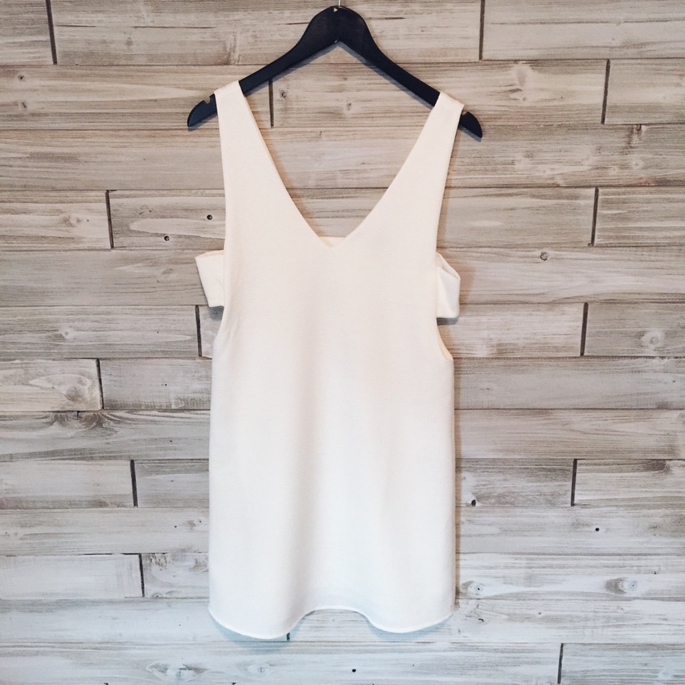 ✨HP✨White Cutout Dress - Picture 3 of 3
