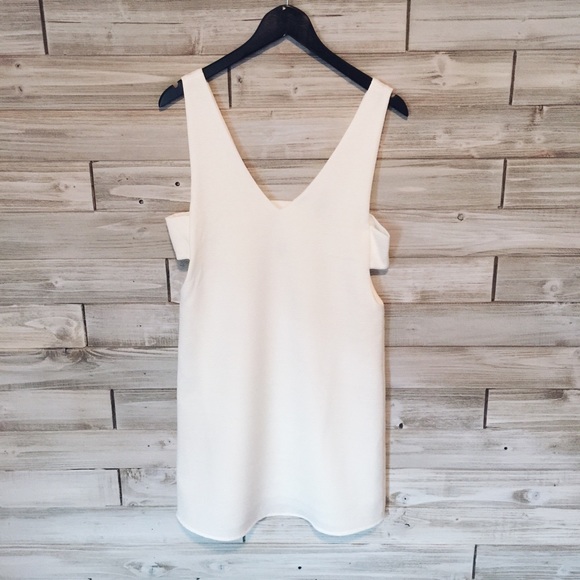 ✨HP✨White Cutout Dress - Picture 3 of 3