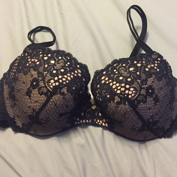 Victoria secrets Very Sexy black lace bra.