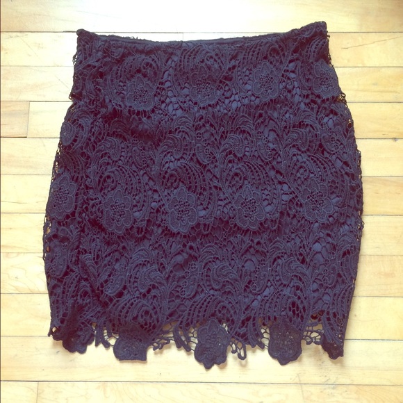 Divided lace mini