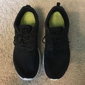 Black nike Roshe run