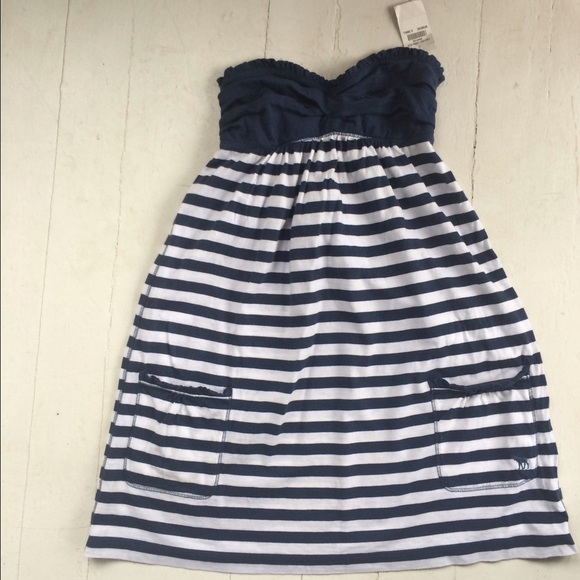 Abercrombie & Fitch Tops - Navy and white Abercrombie and Fitch top NWT