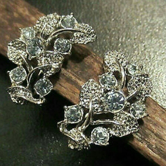 Screw back ice blue and silver earrings - Picture 1 of 2