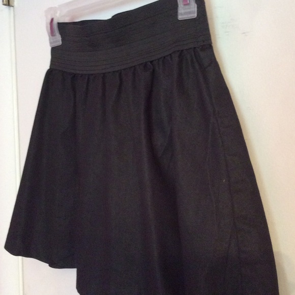 Miley Cyrus and Max Azria black mini bubble skirt - Picture 2 of 4