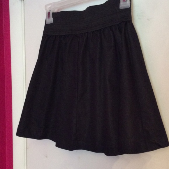 Miley Cyrus and Max Azria black mini bubble skirt - Picture 3 of 4