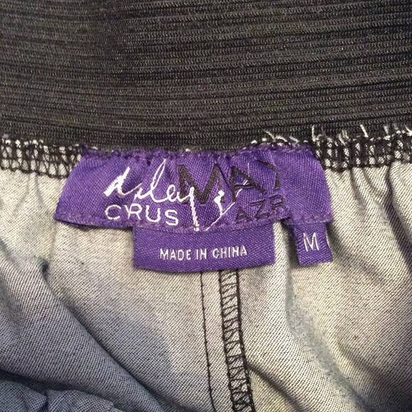 Miley Cyrus and Max Azria black mini bubble skirt - Picture 4 of 4