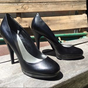 Nine West black round toe heels