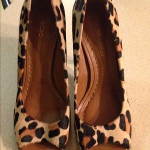 BCBG LEOPARD heels