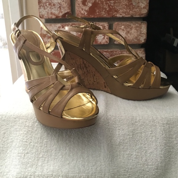 Nude Charles David wedges