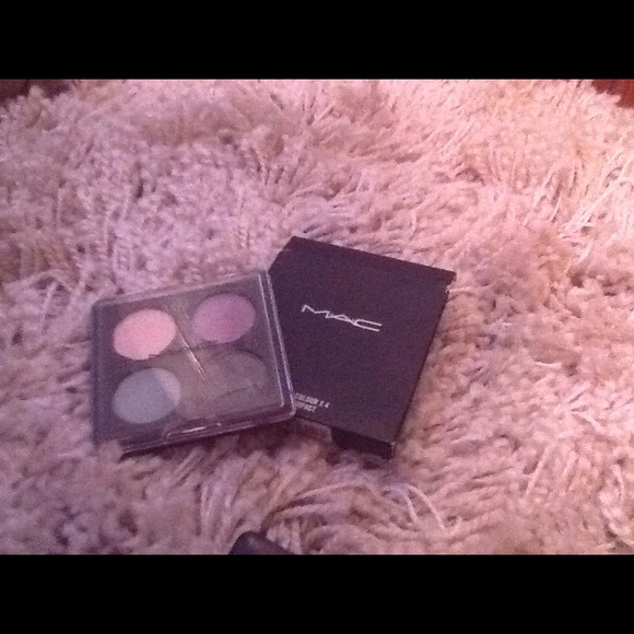 Rare MAC Corps De Couleur Eyeshadow PRICE DROP!!