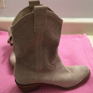 Ankle boots