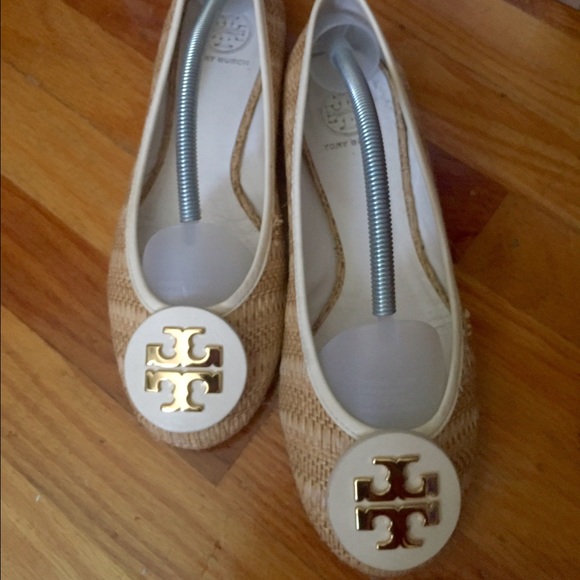 Used authentic Tory Burch flats in 8.5