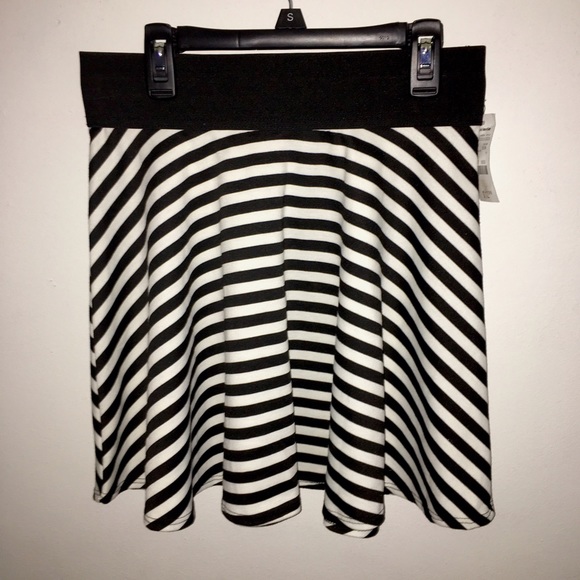 BLACK & WHITE SKIRT 🐼