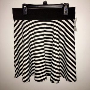 BLACK & WHITE SKIRT 🐼