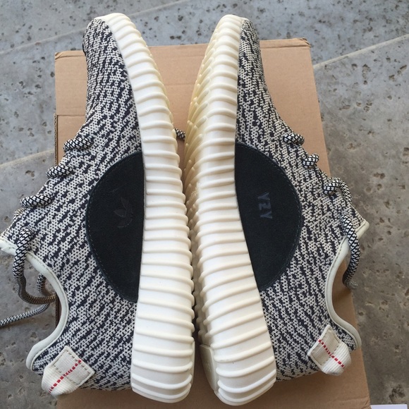 Authentic Yeezy Boost 350 Turtle Dove size:7 - Picture 3 of 3