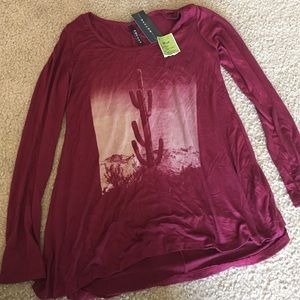 Long sleeve graphic shirt never been worn