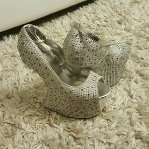 Party silver wedges