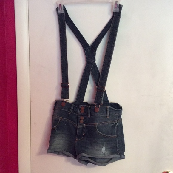 No Boundaries Jean short overalls. Medium.