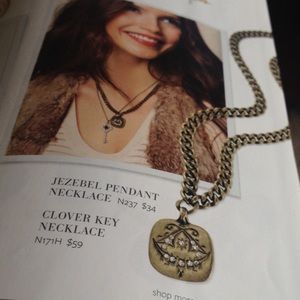Stella & Dot Jezebel Pendant Necklace