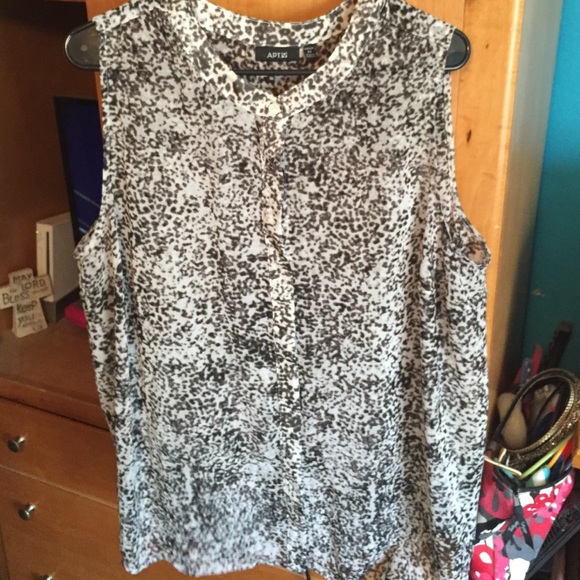 Apt 9 sleeveless tunic shirt