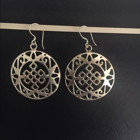INFINITI OR ENDLESS KNOT SYMBOL EARRING