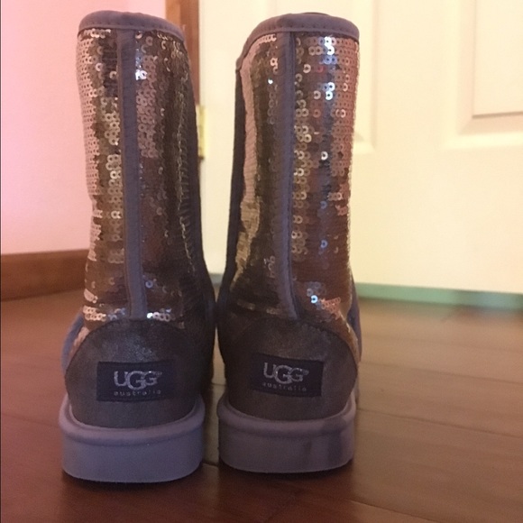 Lightly used sparkly silver UGGs. Women's size 8 - Picture 4 of 4