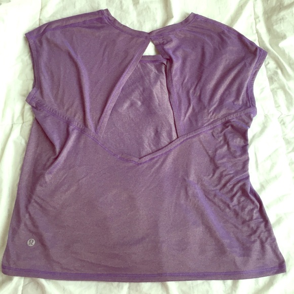 Beautiful lululemon open back t shirt. Size 8