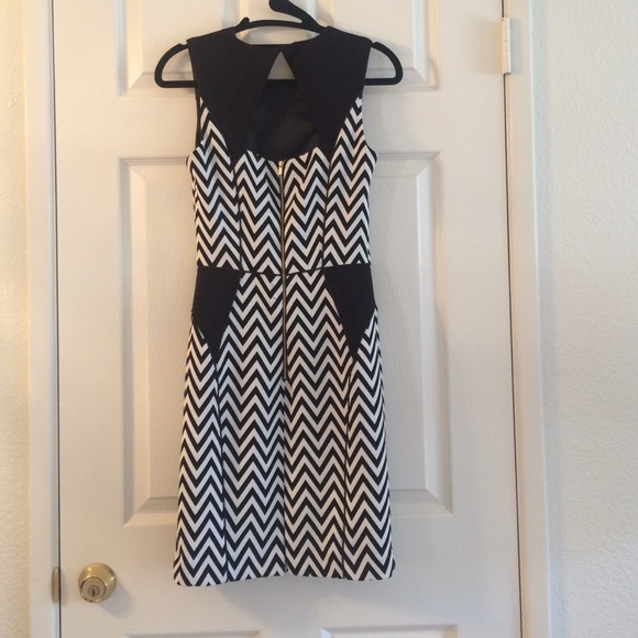 H&M dress size 4. - Picture 2 of 3