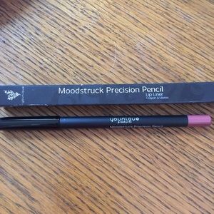 Younique lip liner brand new "pouty"